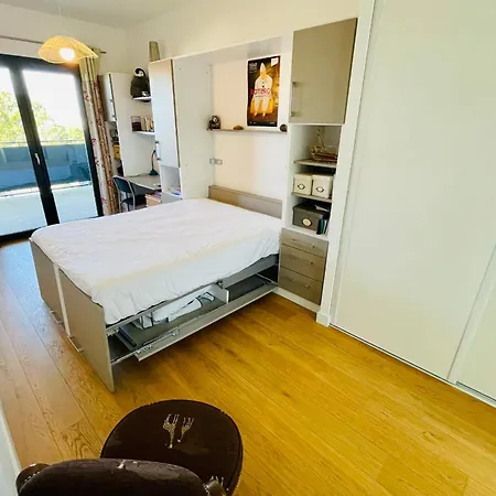 Mosaic Furnished Flat Bordeaux