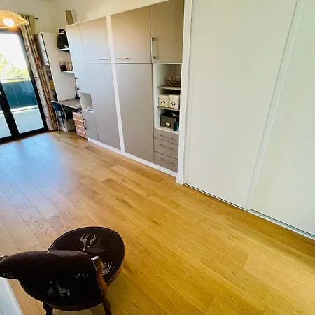 Mosaic Furnished Flat Bordeaux